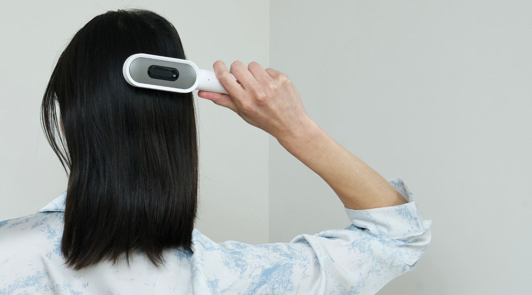 Minoxidil application methods